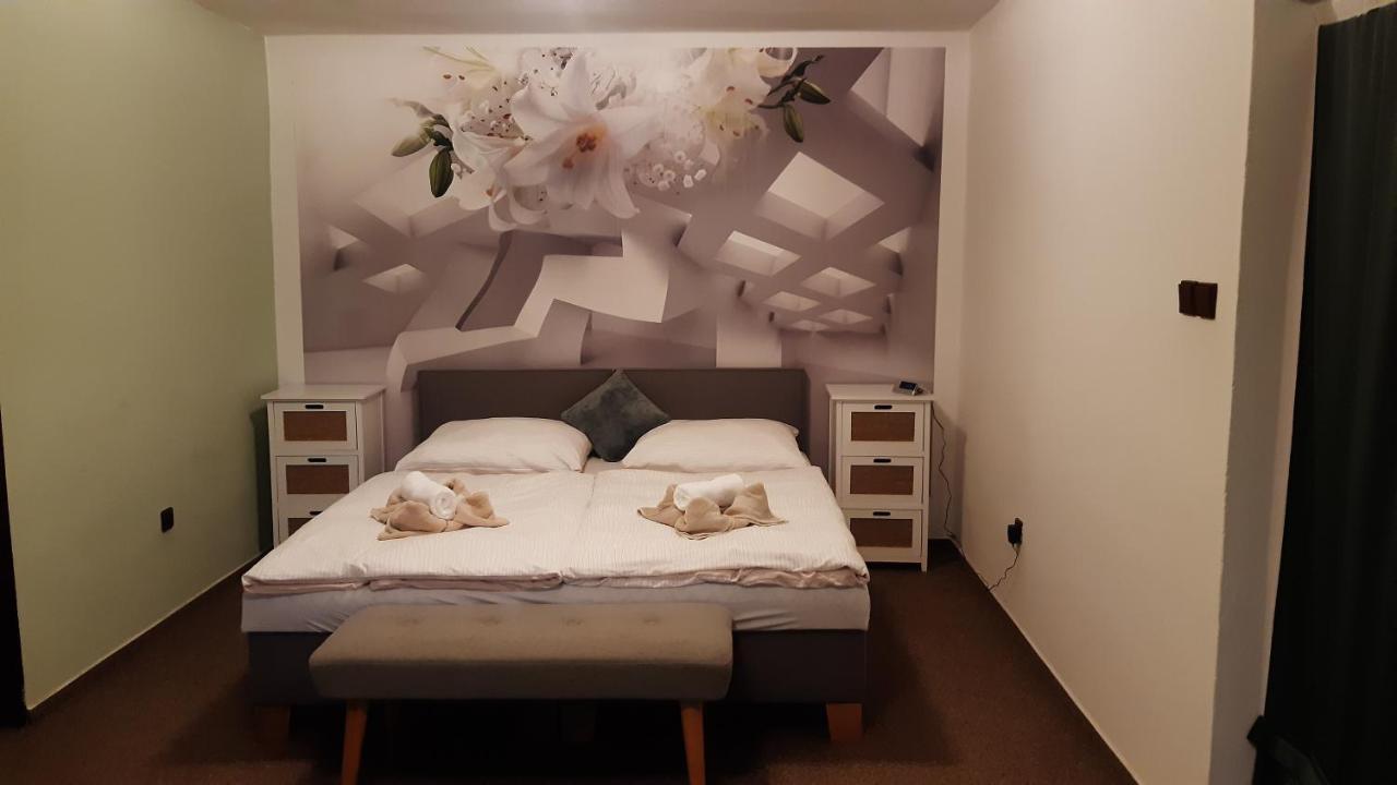 Budha Apartma Jirikov  Zewnętrze zdjęcie