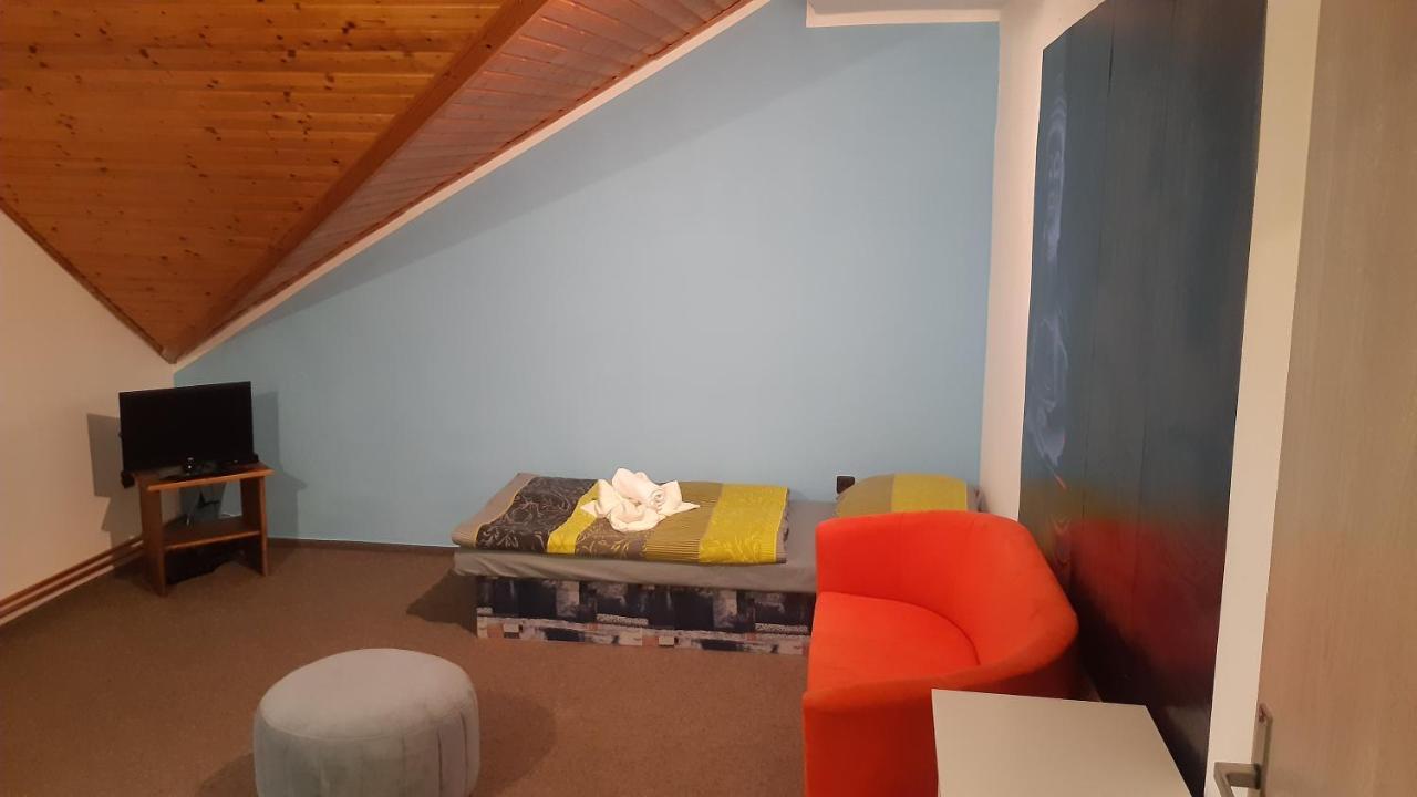 Budha Apartma Jirikov  Zewnętrze zdjęcie