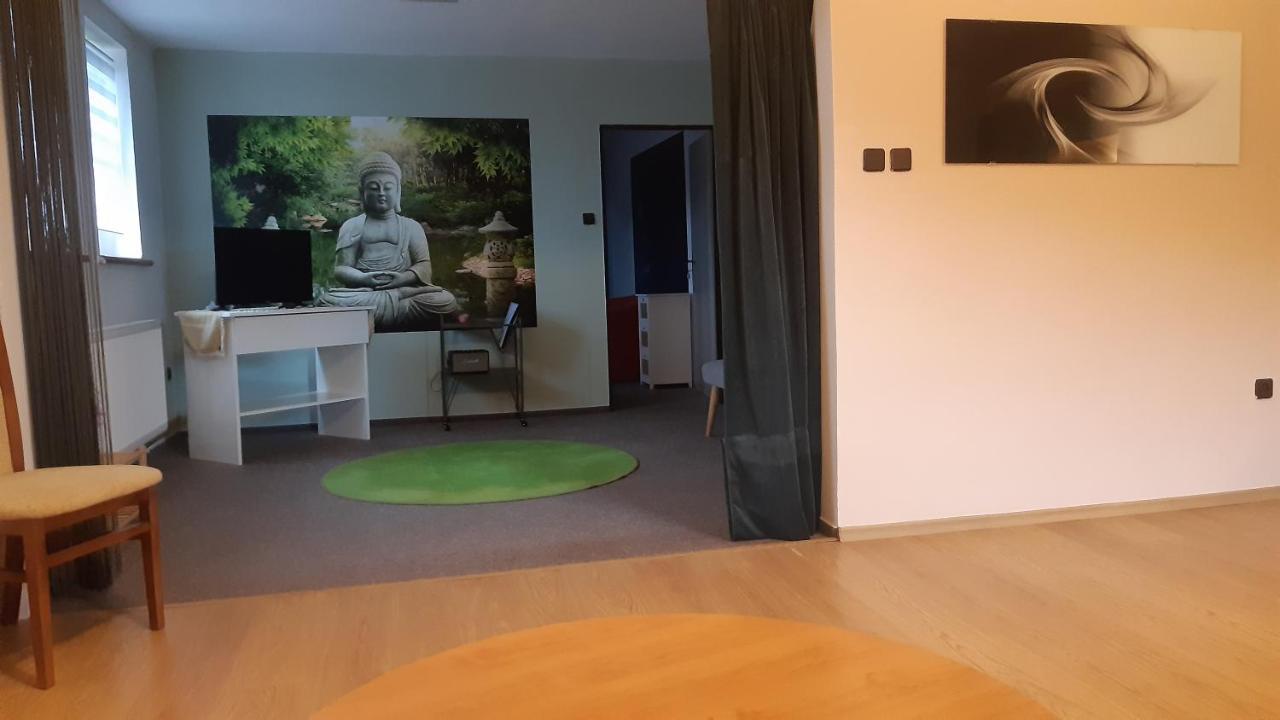 Budha Apartma Jirikov  Zewnętrze zdjęcie